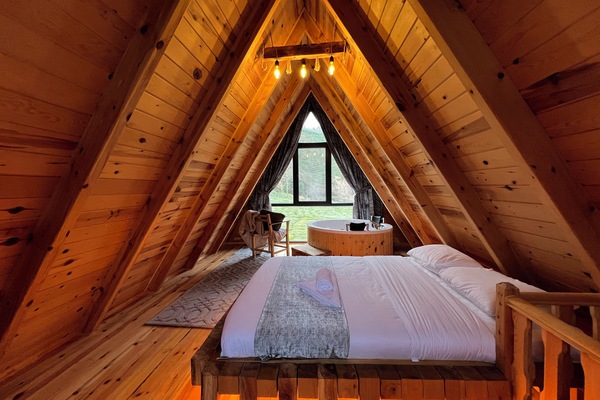 Deluxe Suite, Mountain View | 1 bedroom, premium bedding, soundproofing, free WiFi