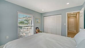 3 bedrooms, in-room safe, iron/ironing board, free WiFi - Charming Longboat Key 3-bedroom house with 3 min walk to beach (Longboat Key)