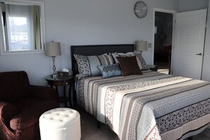 2 Schlafzimmer, Schreibtisch, Bügeleisen/Bügelbrett, Reisekinderbett