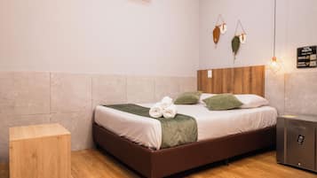 Superior Double Room | In-room safe, desk, laptop workspace, bed sheets