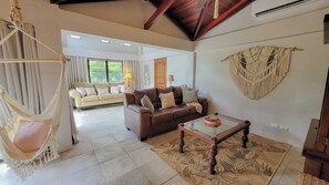 Living area - Chic 2-bedroom condo Construction Discount (Tamarindo)