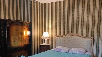 10 habitaciones, tabla de planchar con plancha, cuna de viaje y wifi