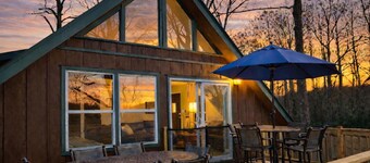 Family A-Frame: Fully-Fenced, Hot Tub, Fire Pit