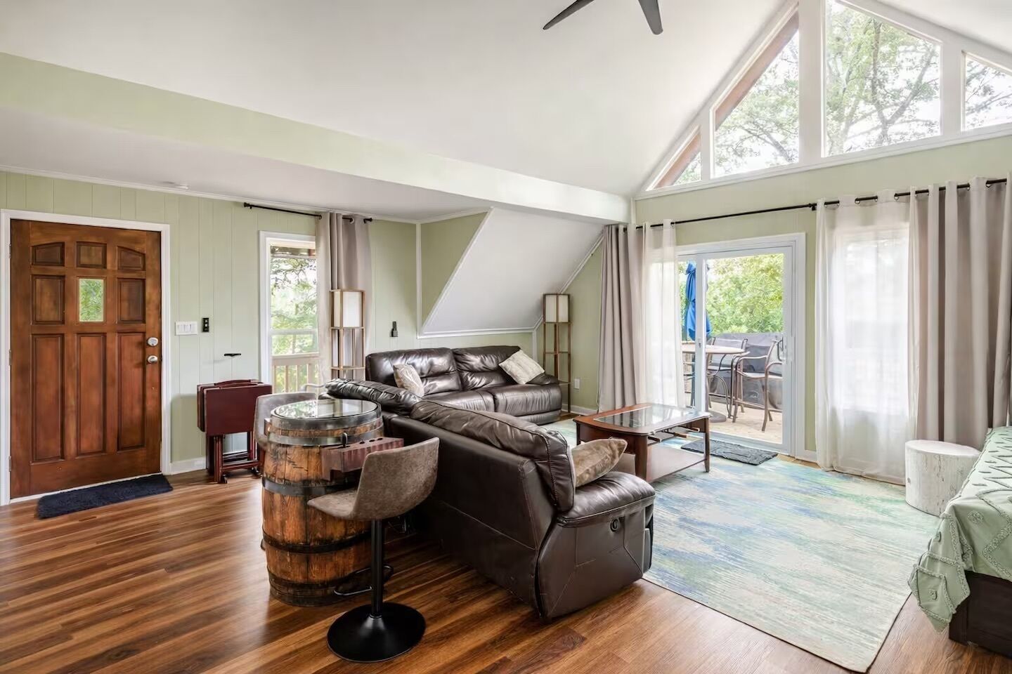 智能电视、电子游戏、桌上足球、书