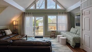 Smart-TV, Videospiele, Tischfußball, Bücher