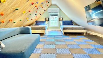 Smart TV, videojuegos, futbolito y libros