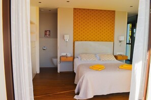 5 quartos, ferros/tábuas de passar roupa, Wi-Fi, roupa de cama