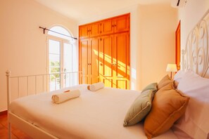 3 chambres, fer et planche Ă repasser, Wi-Fi gratuit, draps fournis