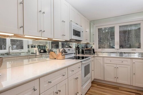 Modern 3-Bedroom Home, Eastman