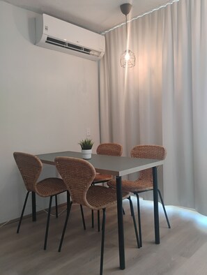 Dining - Beach Front 1-bedroom apartment in Isla Verde Beach with WiFi, AC, Game Room (Isla Verde)