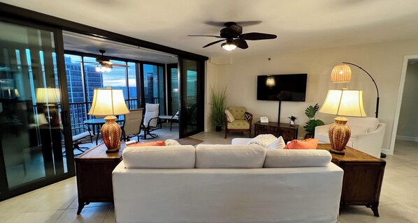 Smart TV - 7th HEAVEN! Stunning views! Heated Pool, Pickle Ball! Across from Bonita Beach! (Bonita Springs)