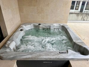 Bain à remous extérieur