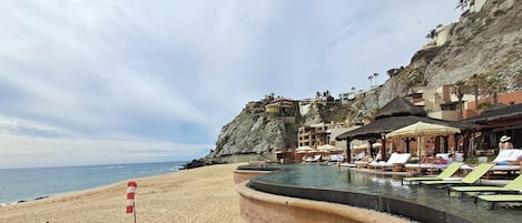 2 piscines extérieures