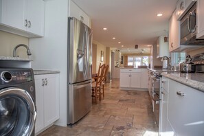 Fridge, microwave, oven, stovetop - Family-friendly Spacious Ogunquit Home, Close to Beach & Downtown (Ogunquit)