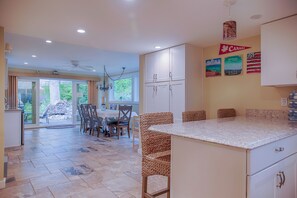 Dining - Family-friendly Spacious Ogunquit Home, Close to Beach & Downtown (Ogunquit)