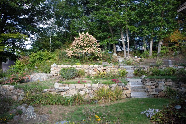 Property grounds - Family-friendly Spacious Ogunquit Home, Close to Beach & Downtown (Ogunquit)