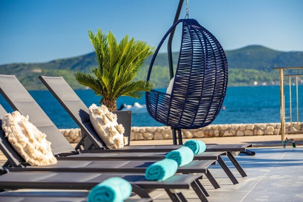 Terrace/patio - Beachfront Villa Blue Melody with Pool (Sukošan)