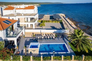 Pool - Beachfront Villa Blue Melody with Pool (Sukošan)