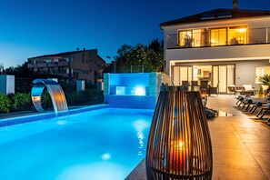 Pool - Beachfront Villa Blue Melody with Pool (Sukošan)