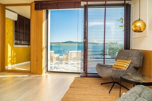 TV - Beachfront Villa Blue Melody with Pool (Sukošan)