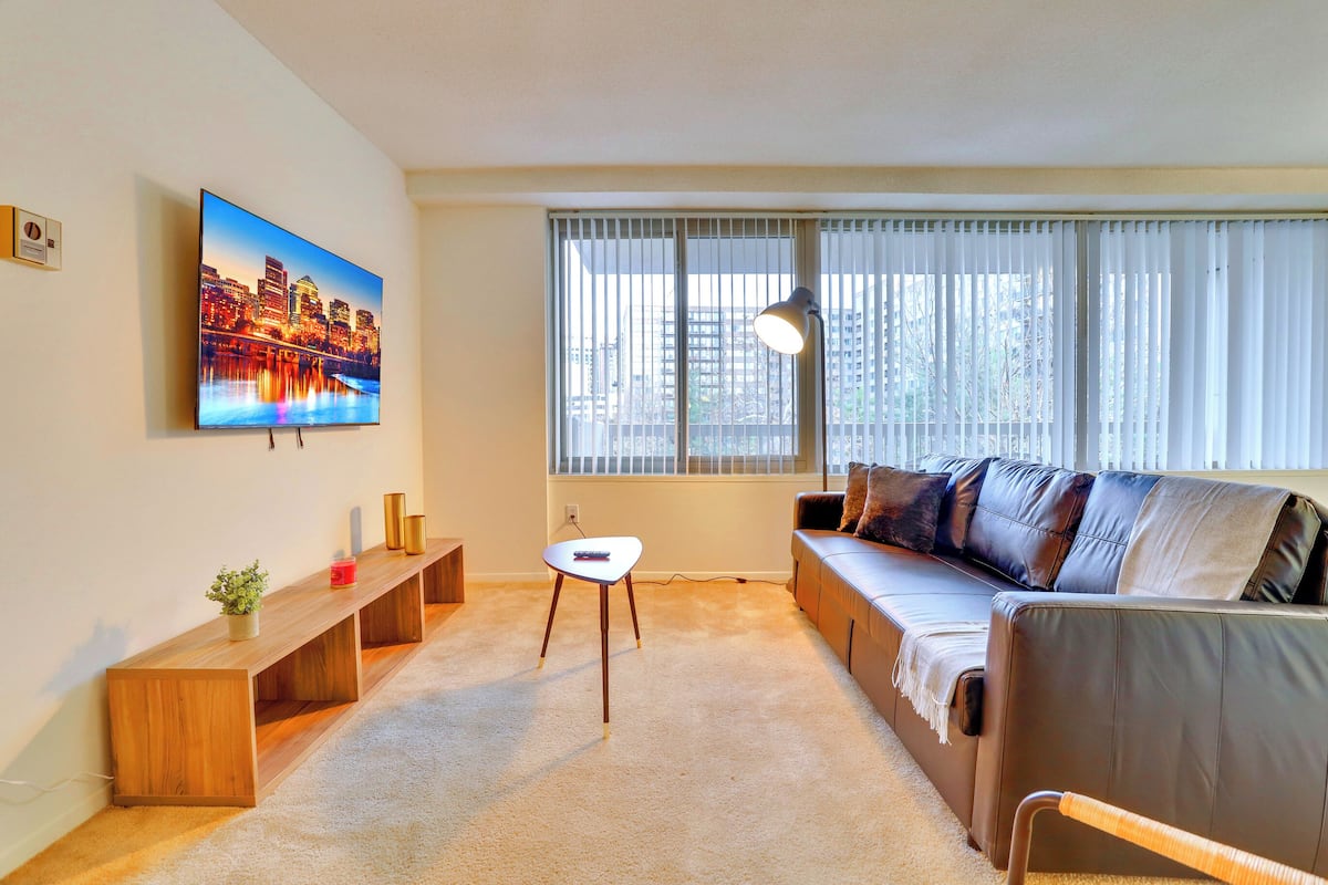 Comfort Apartment, 2 Bedrooms, Balcony | Living area | 50-inch plasma TV with cable channels