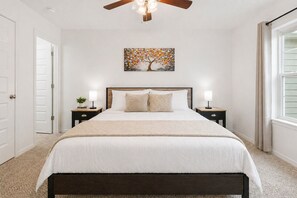 4 bedrooms, desk, iron/ironing board, free WiFi - New 4BR/4.5BA Luxury Home • Ensuite Baths • EV Charger • Near U of A (Fayetteville)