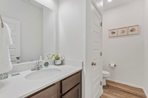 Asciugacapelli, asciugamani, sapone, shampoo