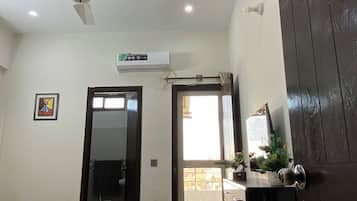 3 makuuhuonetta, silitysrauta/-lauta, Wi-Fi, vuodevaatteet