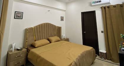 Spacious 3-Bedroom Apartment with Lounge, Kitchen, Free Wi-Fi, Parking & More!