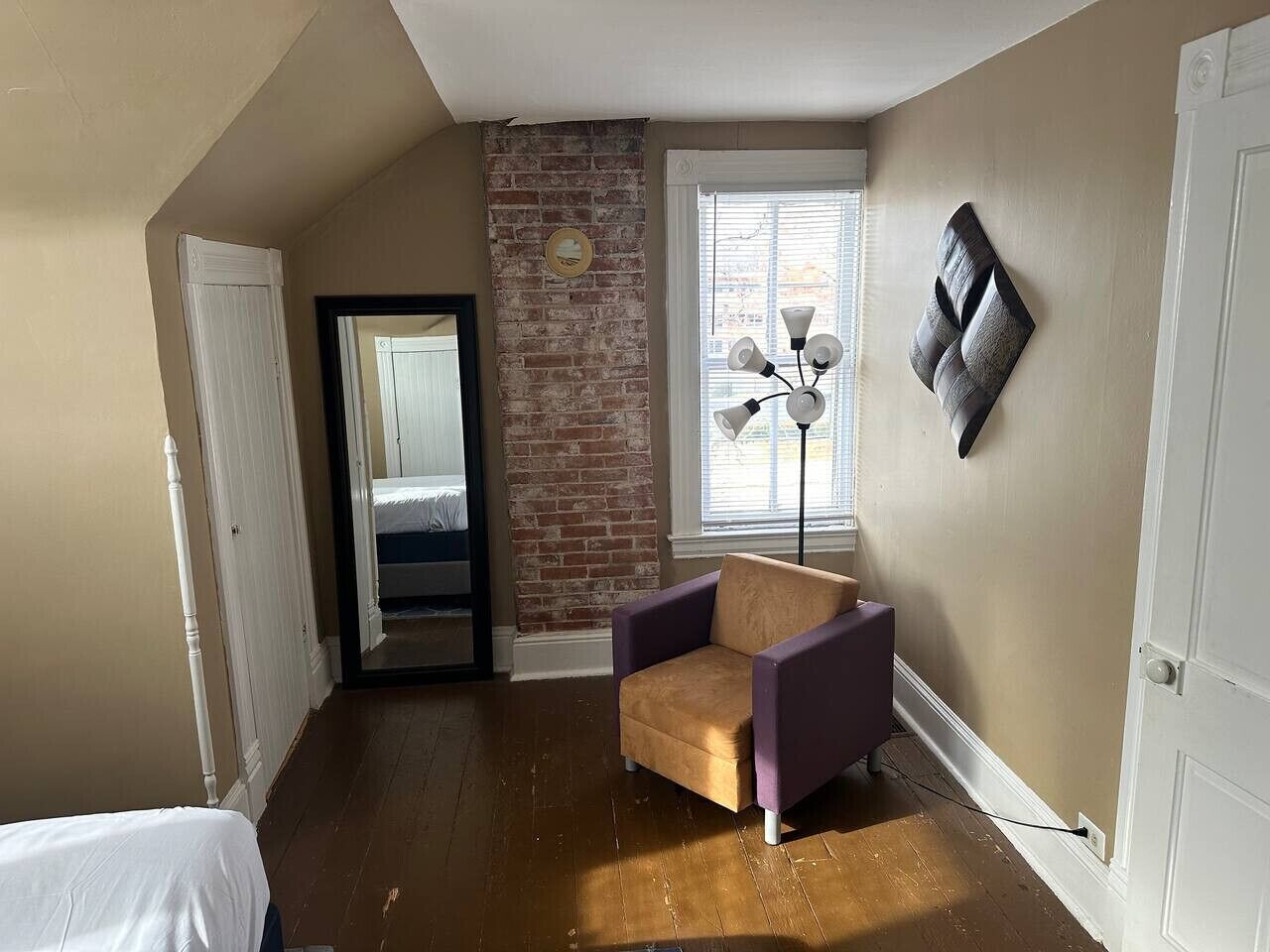 2 chambres, bureau, fer et planche à repasser, lit parapluie