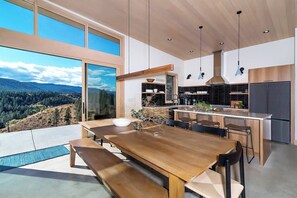 Dining - Modern Mountain Retreat w/ Hot Tub and River Views (Cle Elum)
