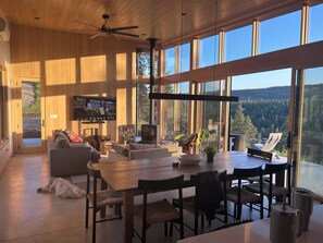 Fireplace, stereo - Modern Mountain Retreat w/ Hot Tub and River Views (Cle Elum)