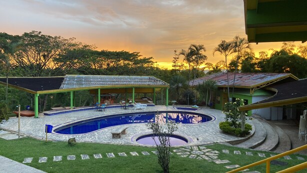 Outdoor pool - Ecohotel la Casona    (Pereira)