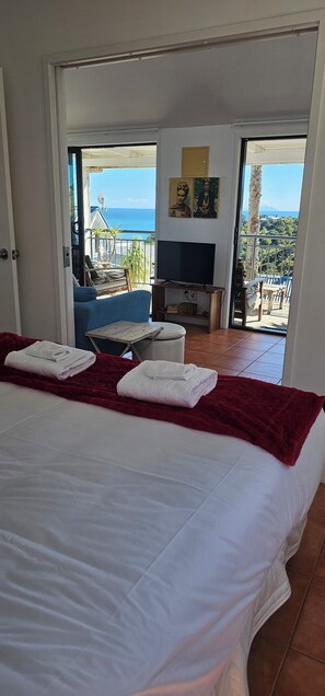 Classic Double Room, Ocean View | Living area
