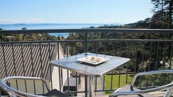 Deluxe tweepersoonskamer, uitzicht op oceaan | Uitzicht op strand/zee