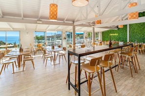Breakfast, lunch and dinner served - Palm Beach Chalets (Waiheke Island)