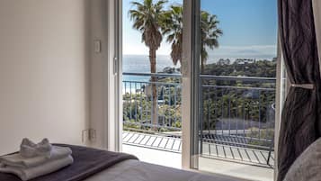 Premium Villa | Minibar, individually decorated, individually furnished