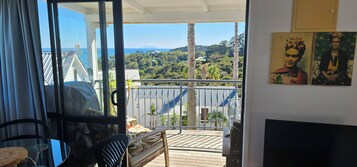 32-inch Smart TV with digital channels, streaming services