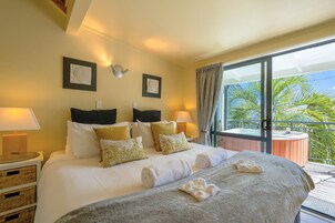 Superior-Chalet, 1 Schlafzimmer, Whirlpool, Meerblick | Bügeleisen/Bügelbrett, kostenloses WLAN, individuell dekoriert