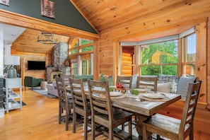 Dining - Sunday River Home: Firepit, Hot Tub & 2 Game Rooms (Newry)
