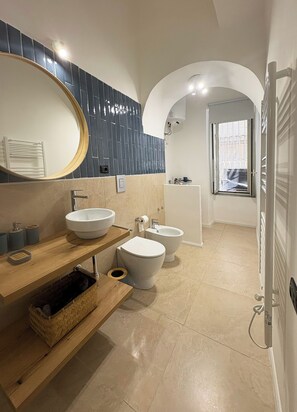 Shower, hair dryer, bidet, towels - Blue Rattan - Toledo  (Napoli)