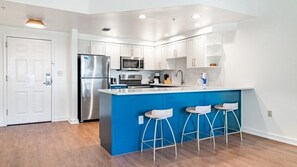 Fridge, microwave, stovetop, dishwasher