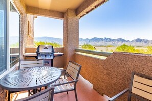 Outdoor dining - Oro Valley | Family Desert Base | Pool + Hot Tub | 2BR Condo (Oro Valley)