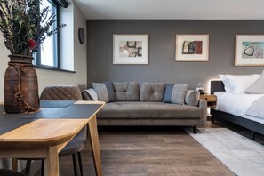 Chambre Luxe, vue colline | Coin séjour