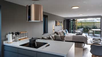 Studio – superior, hageutsikt | Sengetøy av topp kvalitet, individuelt dekorert og lydisolert