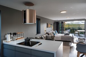 高级开间, 花园景观 | 高档床上用品、特色装修、隔音、熨斗/熨衣板