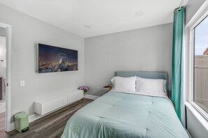 4 bedrooms, desk, iron/ironing board, free WiFi