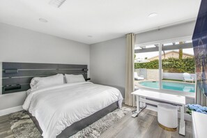 4 slaapkamers, een bureau, een strijkplank/strijkijzer, reisbedje