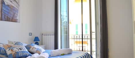 2 bedrooms, in-room safe, desk, iron/ironing board