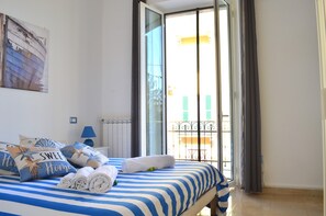 2 Schlafzimmer, Zimmersafe, Schreibtisch, Bügeleisen/Bügelbrett